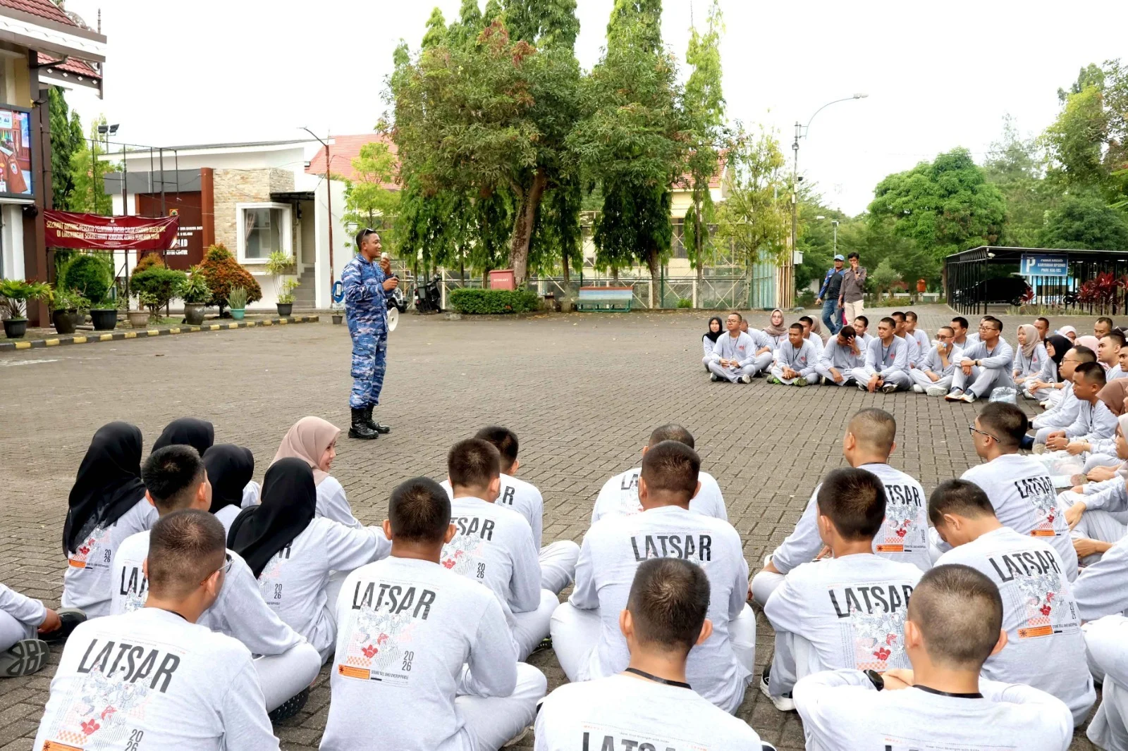 15 Taruna Akpol dan AAL Tanamkan Disiplin dan Bela Negara di Sekolah Rakyat di Kalsel