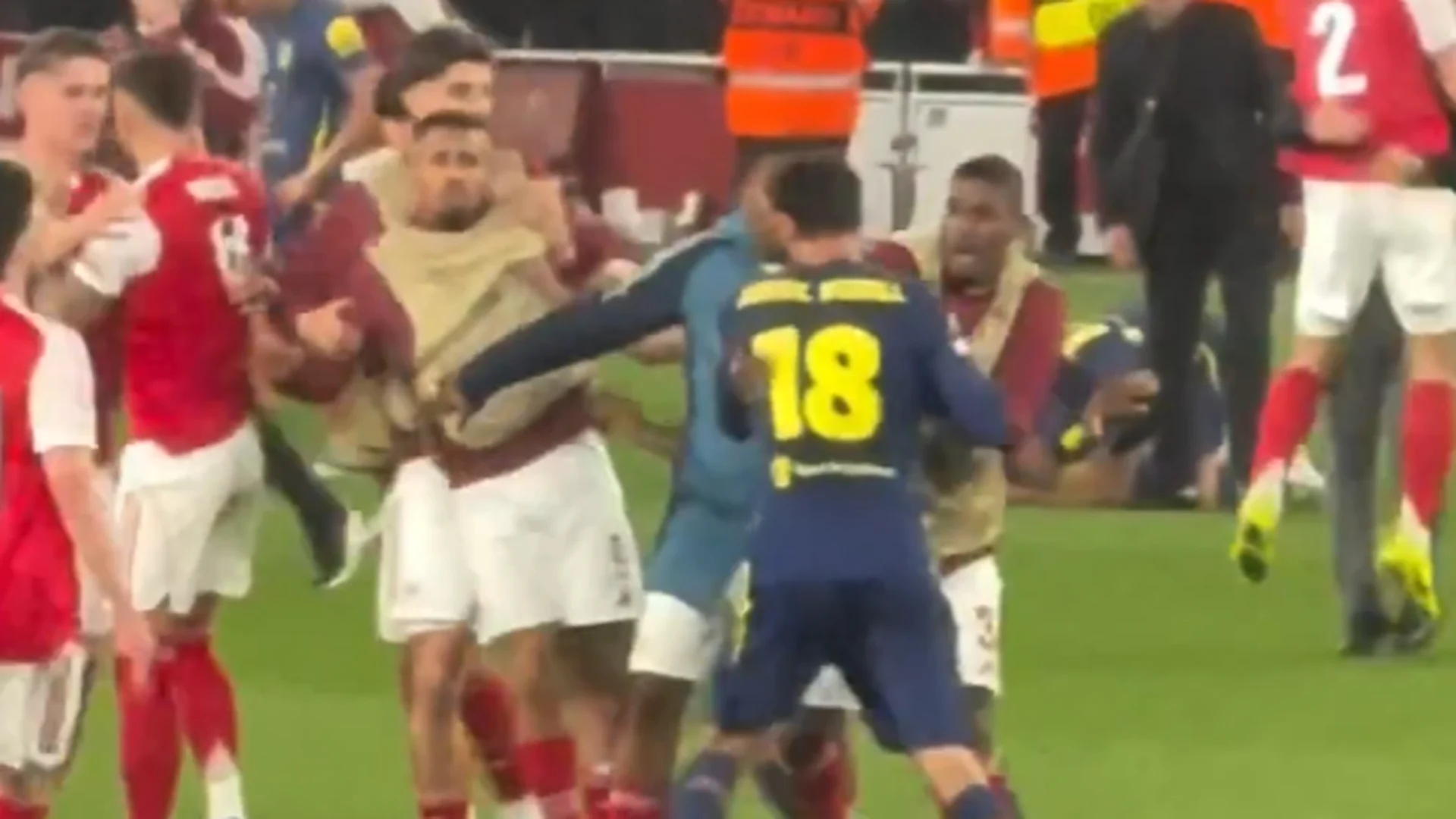 Arsenal Buru Marc Pubill: Solusi Serbaguna untuk Lini Belakang The Gunners