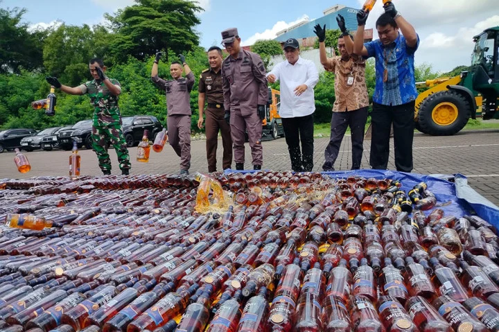 Bawa Hampir 1,8 Kg Sabu dan Ribuan Ekstasi, Agung Laksono Divonis 13 Tahun