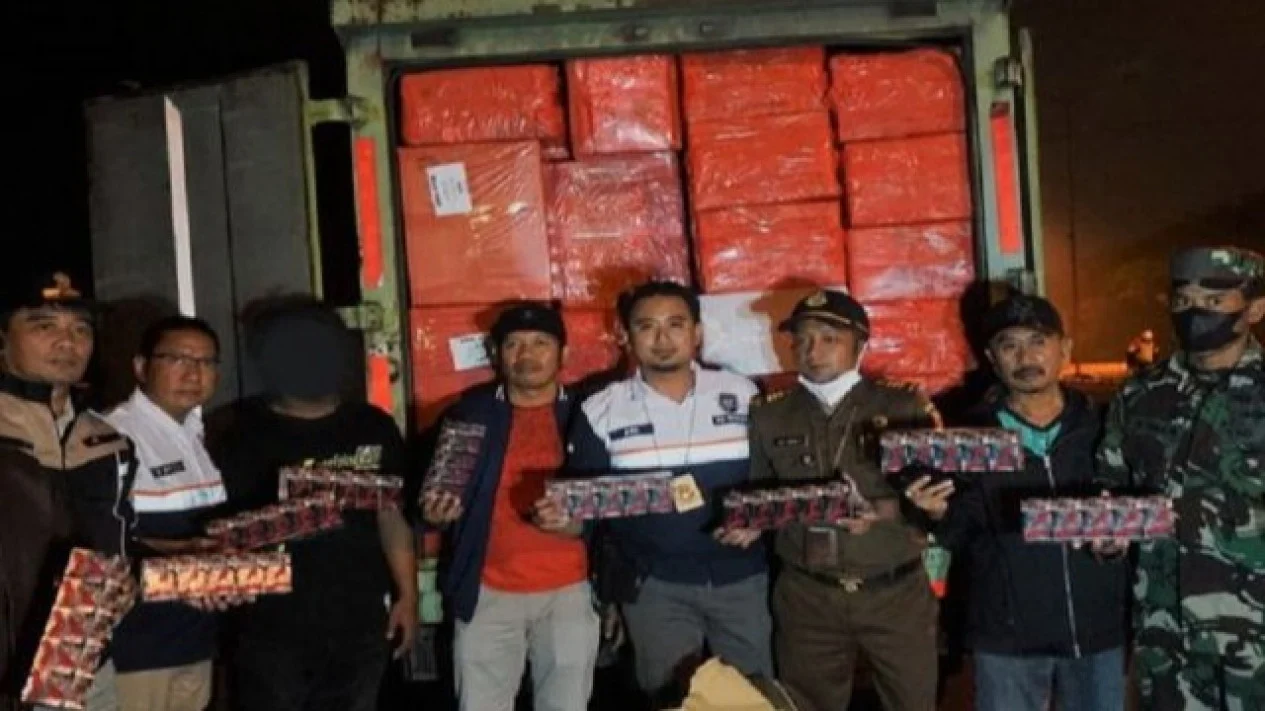 Bea Cukai Kalbagsel Gagalkan Peredaran 2,5 Juta Batang Rokok Ilegal di Pelabuhan Trisakti