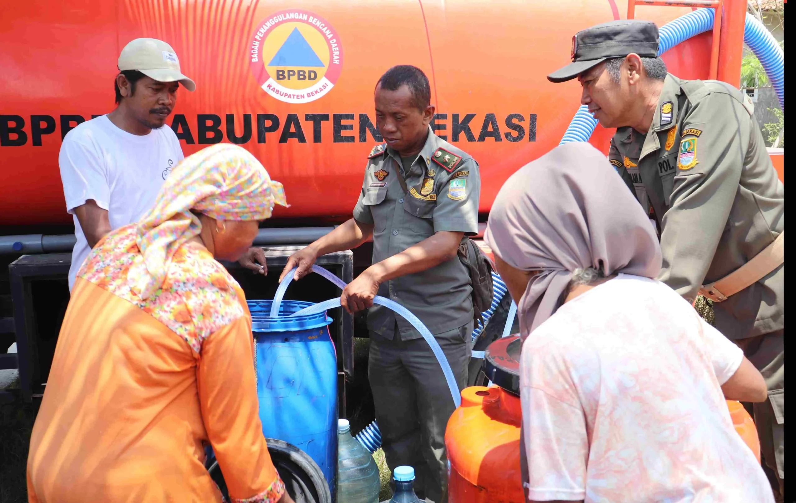 BPBD dan Polres Tabalong Distribusikan Air Bersih ke SMPN 3 Tanta Bantu Warga Hadapi Kekeringan