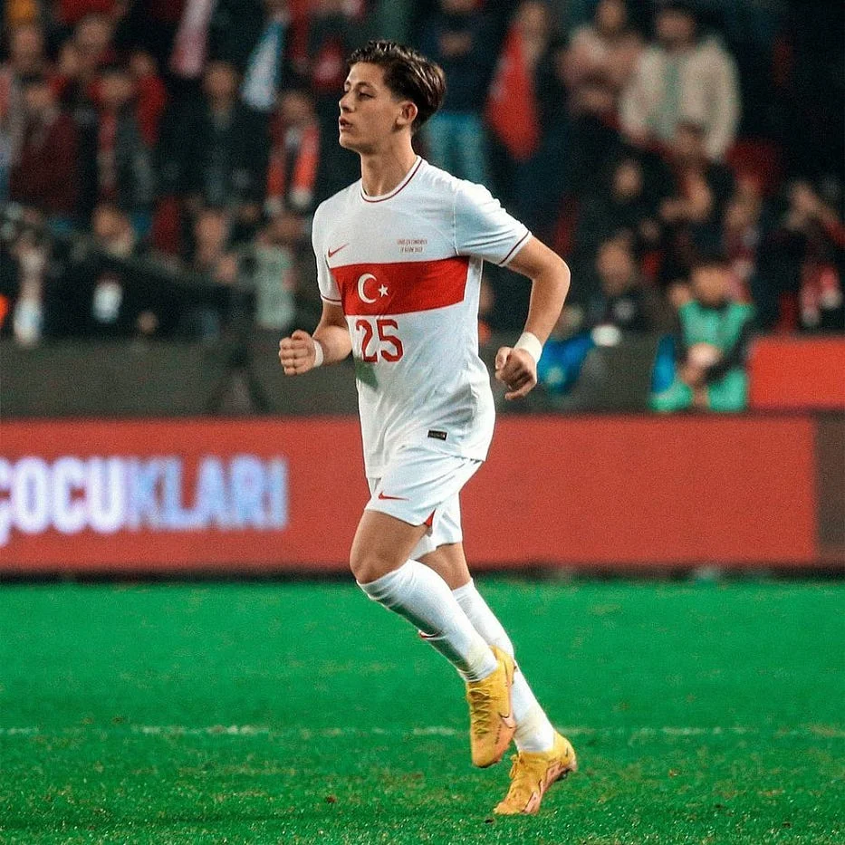 Dinamika Sepak Bola Turki: Dari Ujian Liga Champions hingga Ambisi Transfer Bintang