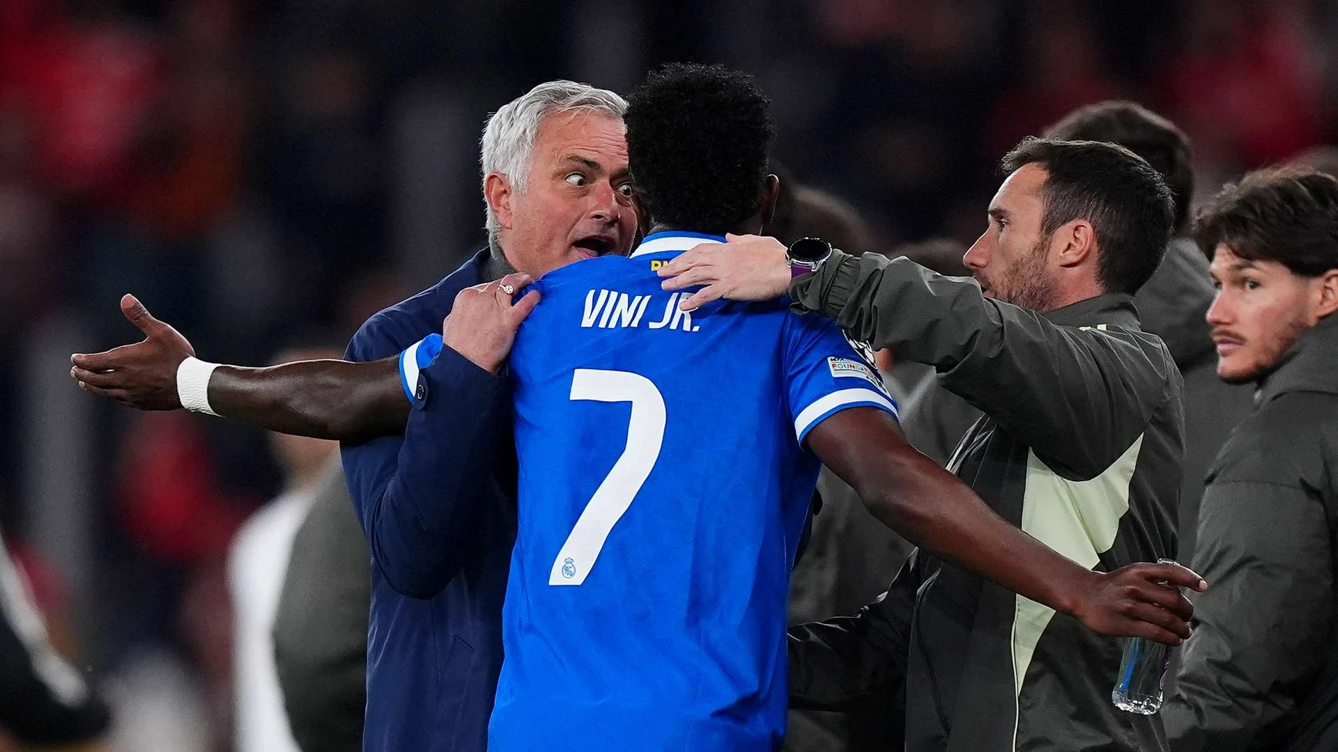 Drama La Liga: Jose Mourinho Pasang Badan untuk Vinicius Jr di Tengah Awal Musim yang Panas