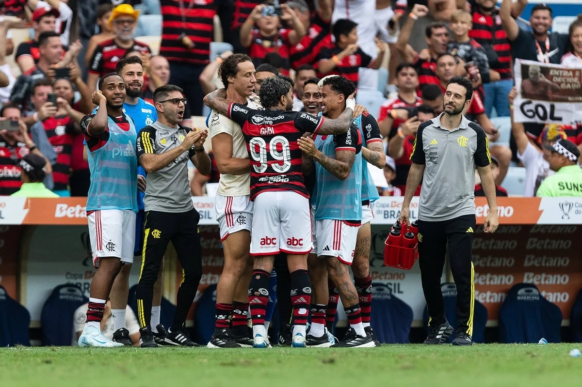 Drama Panas Cruzeiro vs Flamengo: Dari Kerusuhan di Luar Lapangan hingga Kontroversi Wasit