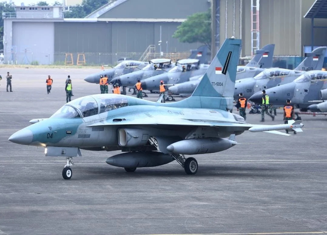 Dunia Dirgantara Memanas: Insiden Pesawat TNI hingga Manuver Jet Tempur Global