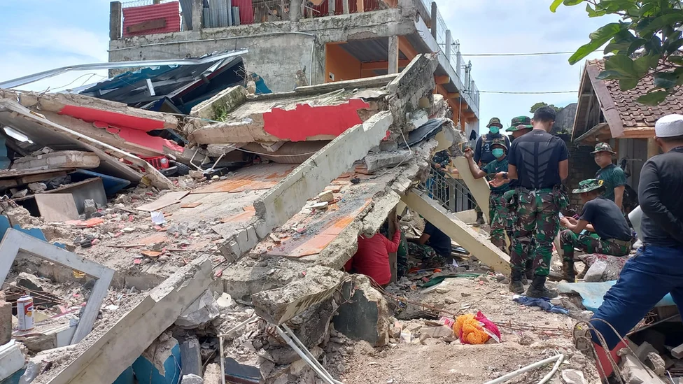 Gempa Besar di Indonesia: 47 Orang Tewas, Ribuan Orang Terdesak