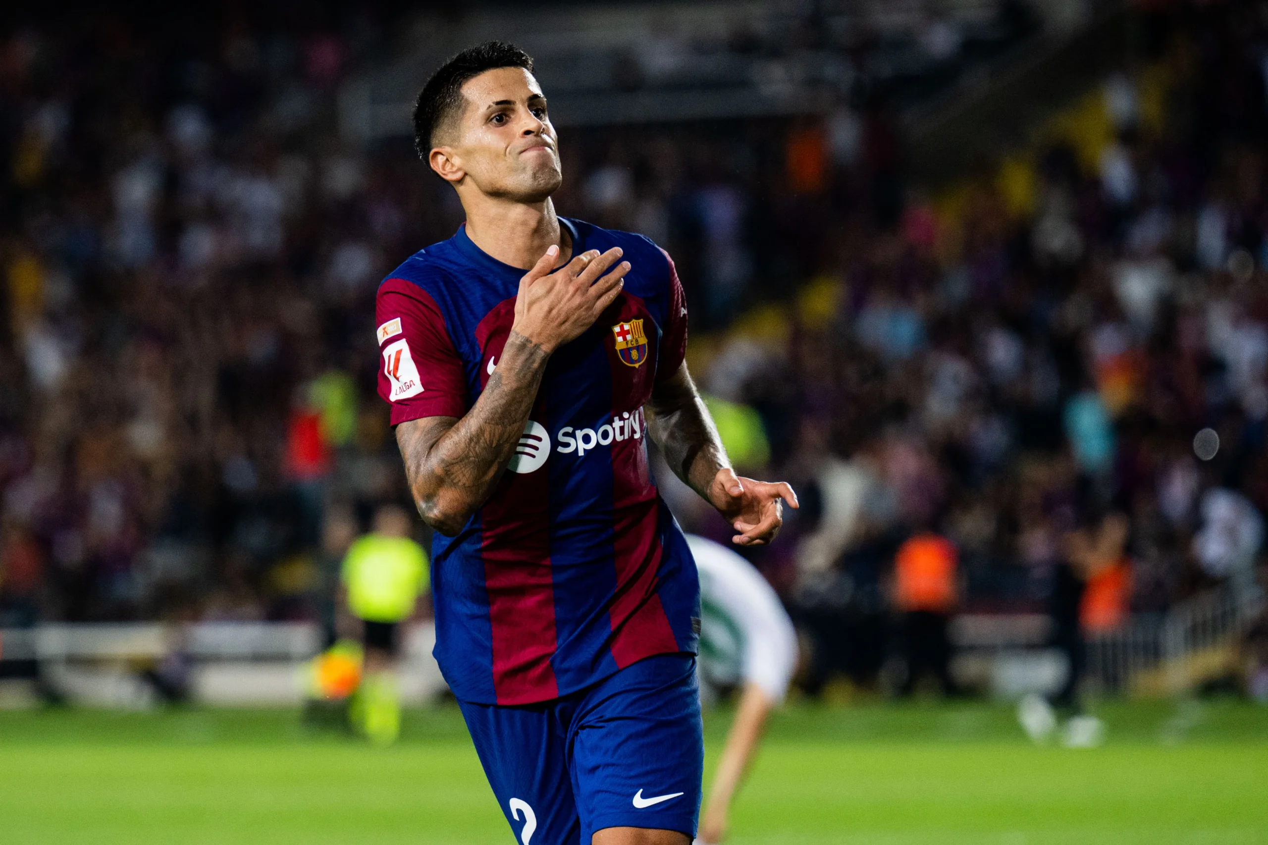 João Cancelo Resmi Kembali ke Barcelona: Era Baru di Bawah Asuhan Hansi Flick