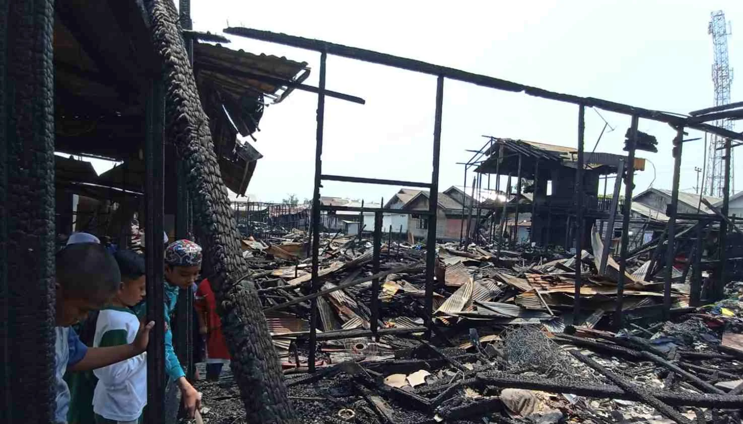 Kebakaran Hanguskan Enam Rumah di Gang Ridho Pemurus Baru