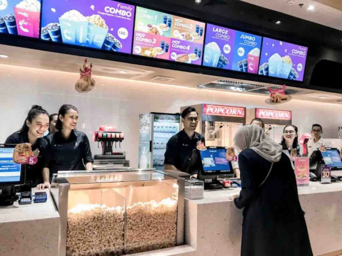 Nonton Film Tanpa Antre: Cinepolis Hadirkan Inovasi Pesan Makanan Langsung dari Kursi