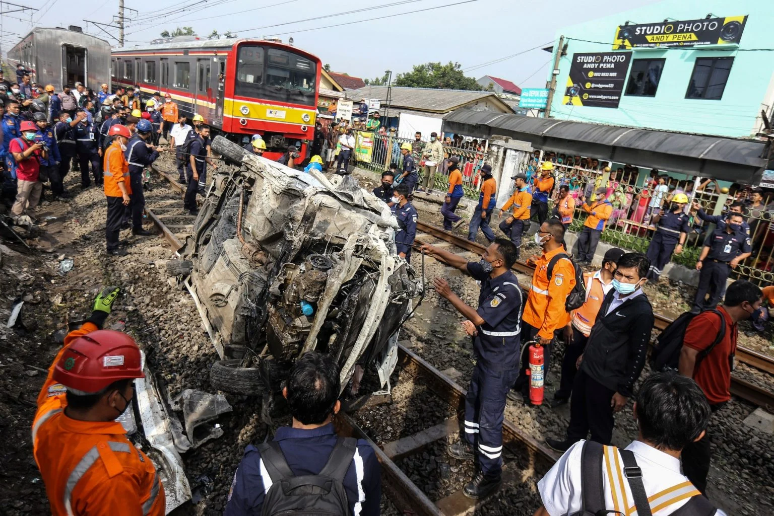 Pagi Kelabu Commuter Line: Dua Insiden Kecelakaan Picu Gangguan Massal di Jabodetabek