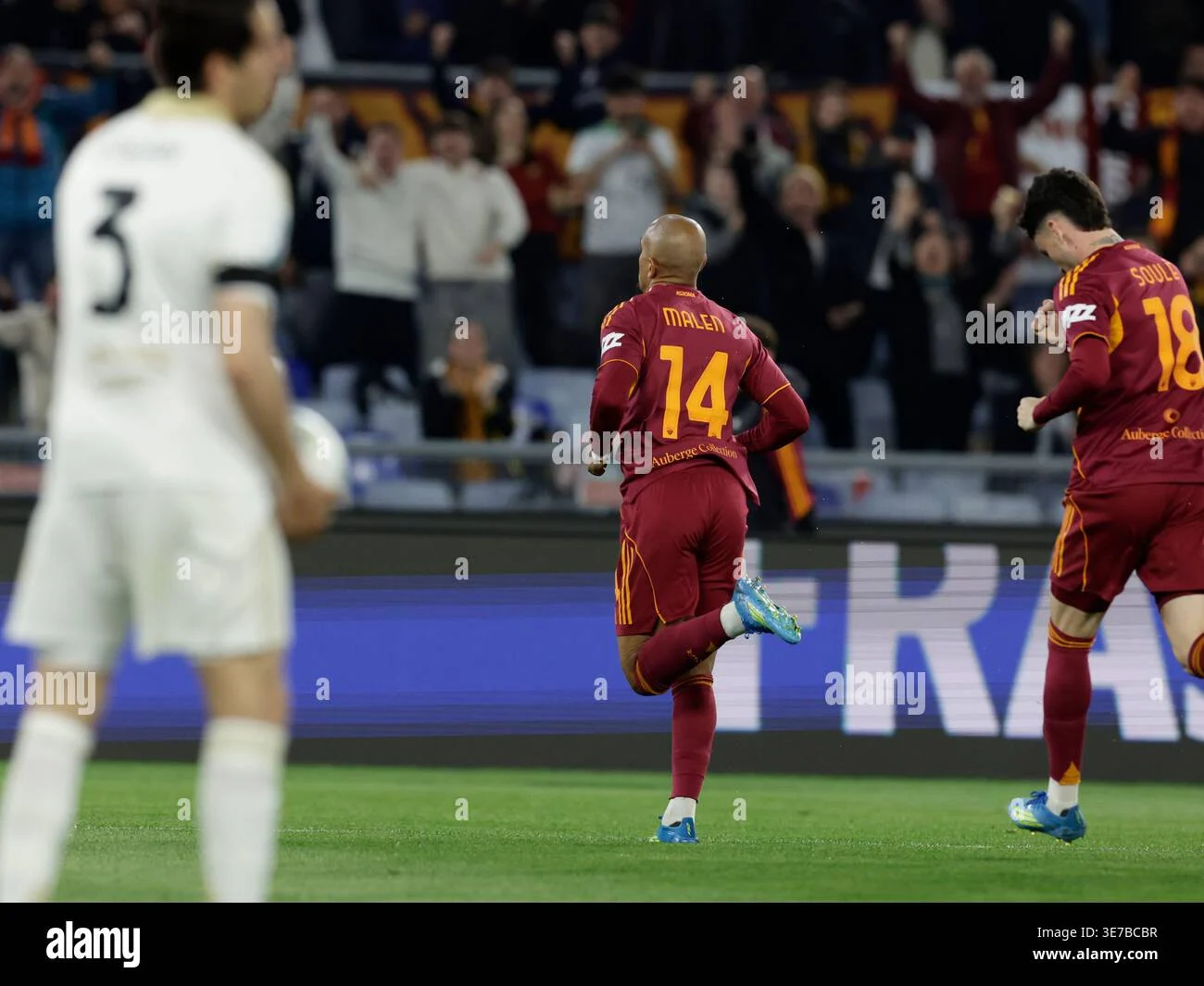 Pesta Gol di Olimpico: Donyell Malen Menggila, AS Roma Hancurkan Fiorentina 4-0