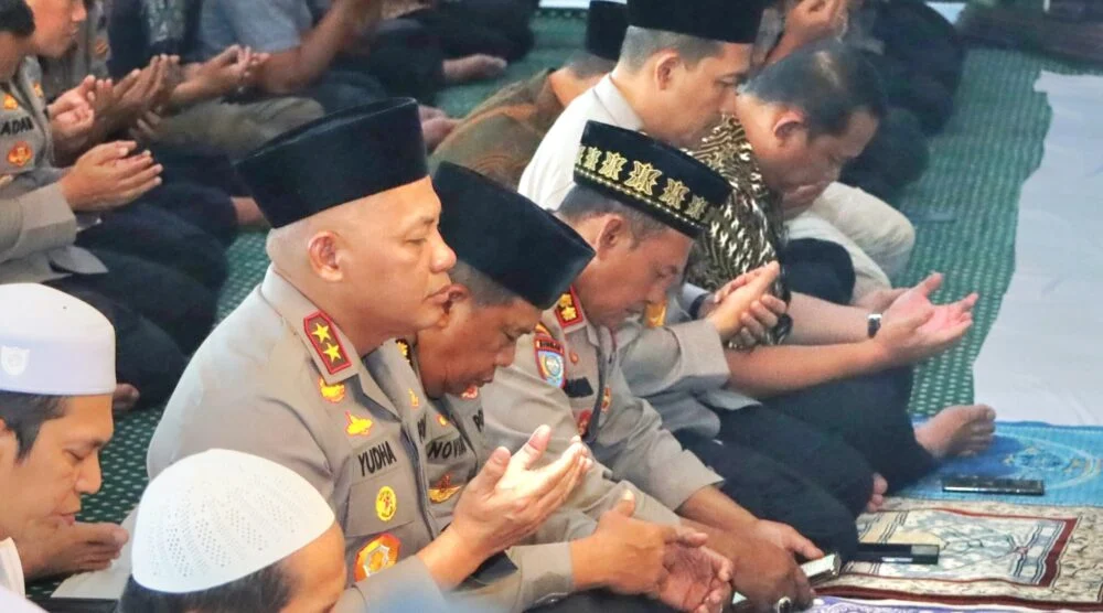 Polda Kalsel Gelar Shalat Istisqa Bersama Forkopimda dan Masyarakat