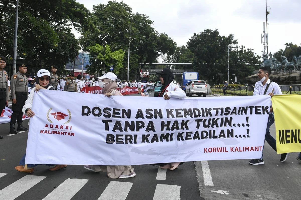 Polemik Tunjangan dan Kesejahteraan: Dari Perjuangan Dosen hingga Sanksi Bagi ASN Nakal