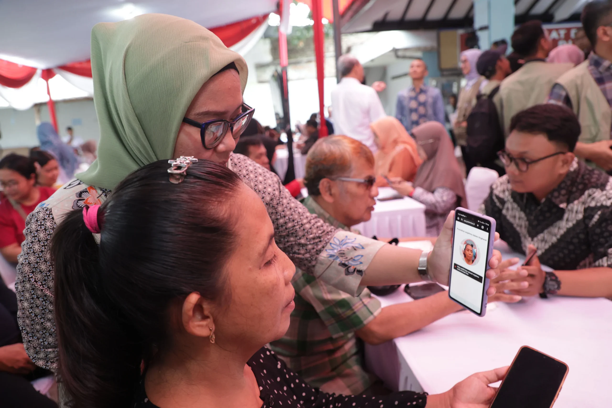 Revolusi Perlinsos Digital: Pangkas Birokrasi Bansos dari 200 Hari Menjadi 5 Menit