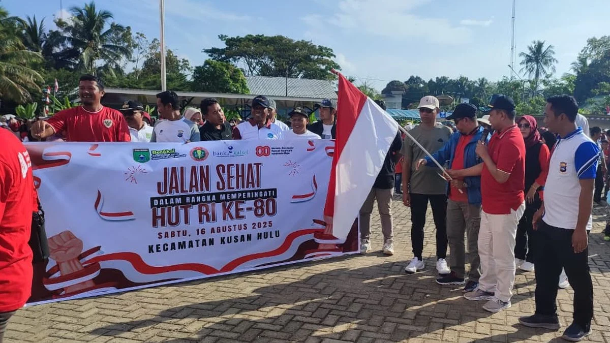 Ribuan Warga Ikuti Jalan Sehat Dispora Kalsel dalam Rangkaian HUT RI dan Hari Jadi Kalsel 2026