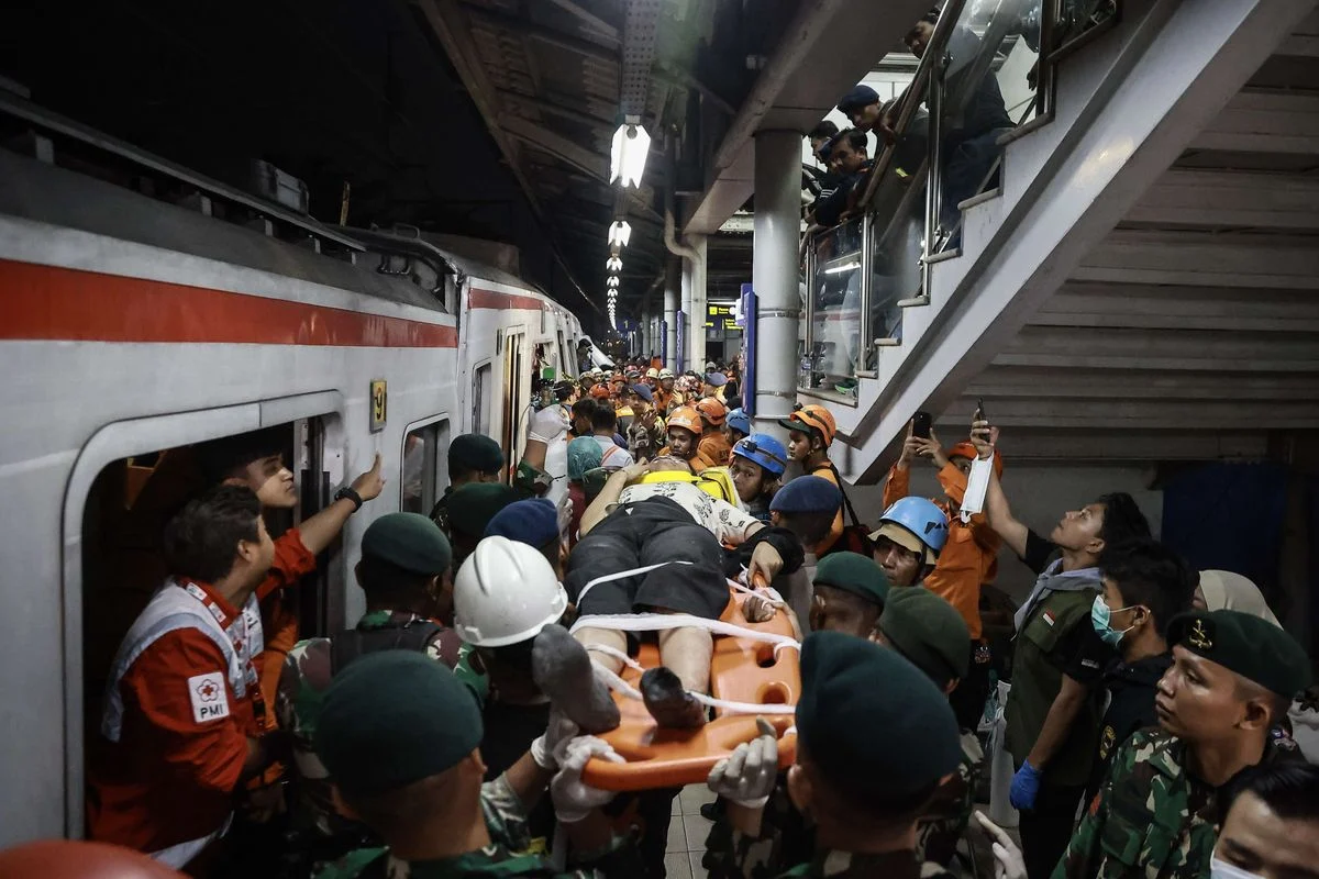 Tragedi di Stasiun Jurang Mangu: Pelajar 14 Tahun Tewas Tertemper KRL, Ibu Korban Histeris
