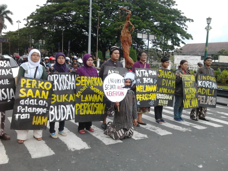 Aksi Kemanusiaan: Polisi Salurkan 250 Nasi Bungkus bagi Keluarga Korban KM Virgo di Trisakti