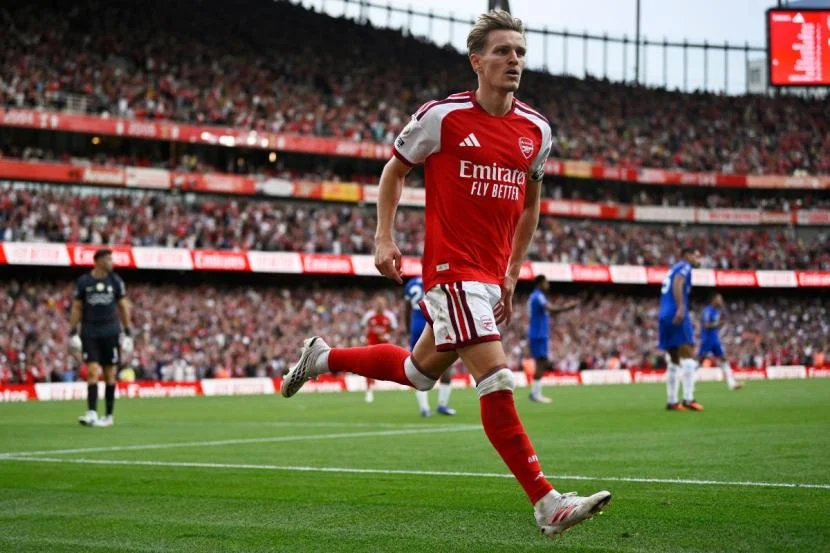Arsenal Incar Bek PSG William Pacho, Sementara Inovasi Medis UCL Terobosan Baru Tremor