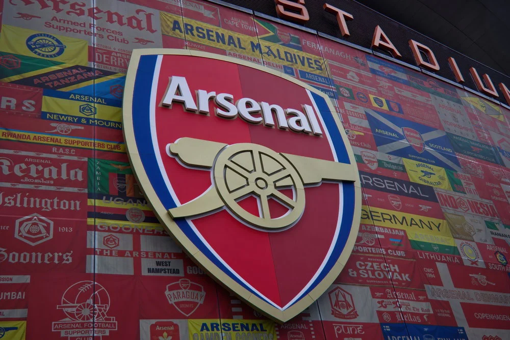 Arsenal Sempurna di Puncak Klasemen, Kontroversi Wasit Guncang Liga Inggris