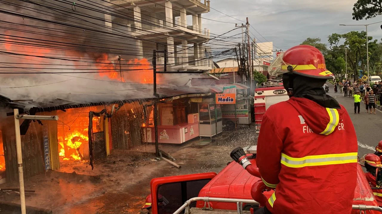 Bakar Toko di Jalan Pramuka, Pelaku Dibekuk saat Tertidur, Kerugian Capai Rp1 Miliar