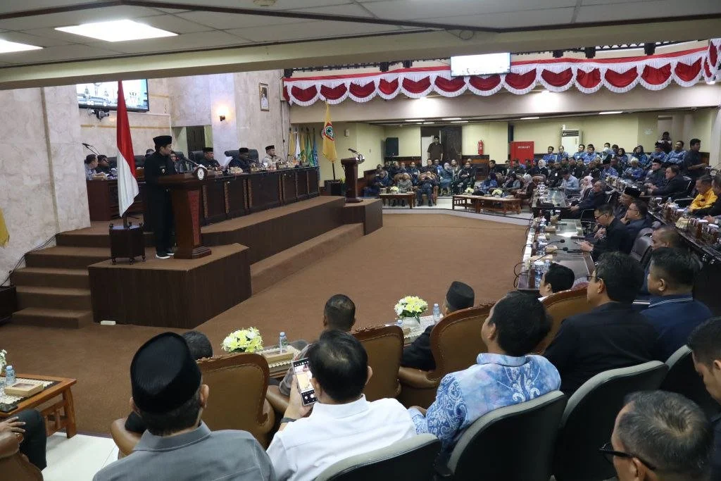 DPRD Kalsel Sahkan Dua Raperda Strategis demi Kemandirian Fiskal