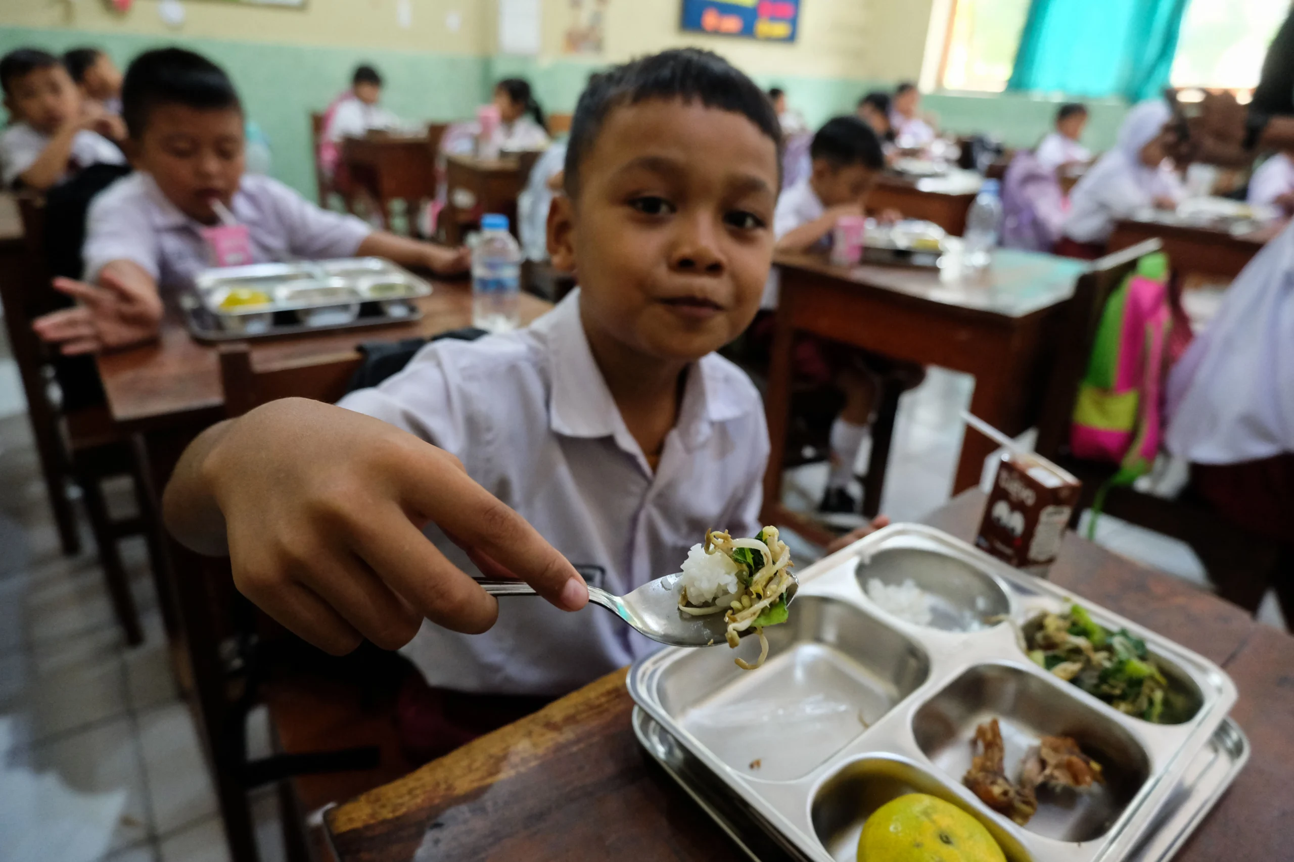 Gelombang Keracunan Makan Bergizi Gratis Guncang Sekolah, DPR Desak Evaluasi Total