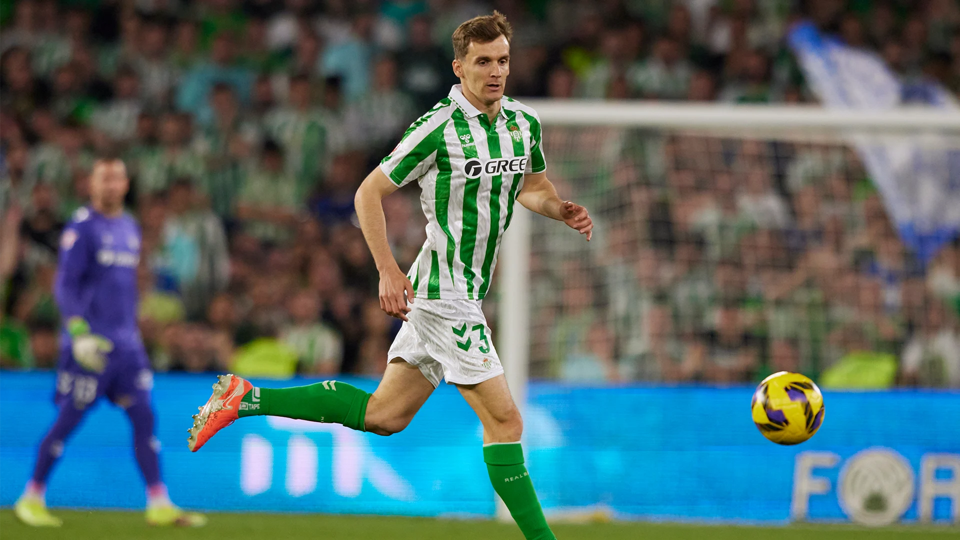 Kabar Terkini Dunia Olahraga: Diego Llorente Siap Beraksi dengan Topeng Pelindung