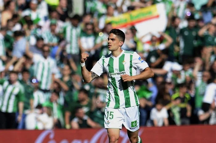 Marc Bartra Jadi Mimpi Buruk Lille, Real Betis Raih Kemenangan Historis di Liga Champions