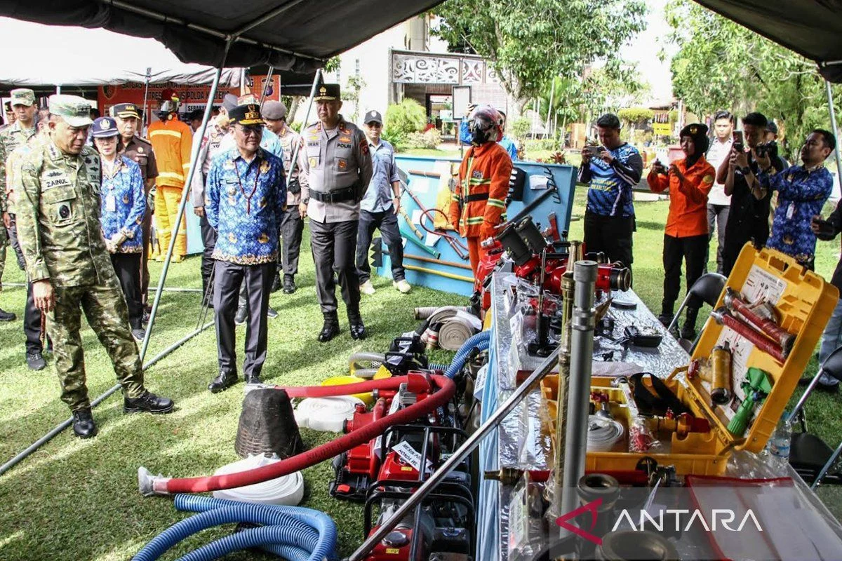 Polda Kalsel Kirim 1 Ton Cairan Surfaktan untuk Bantu Padamkan Karhutla di Kalteng