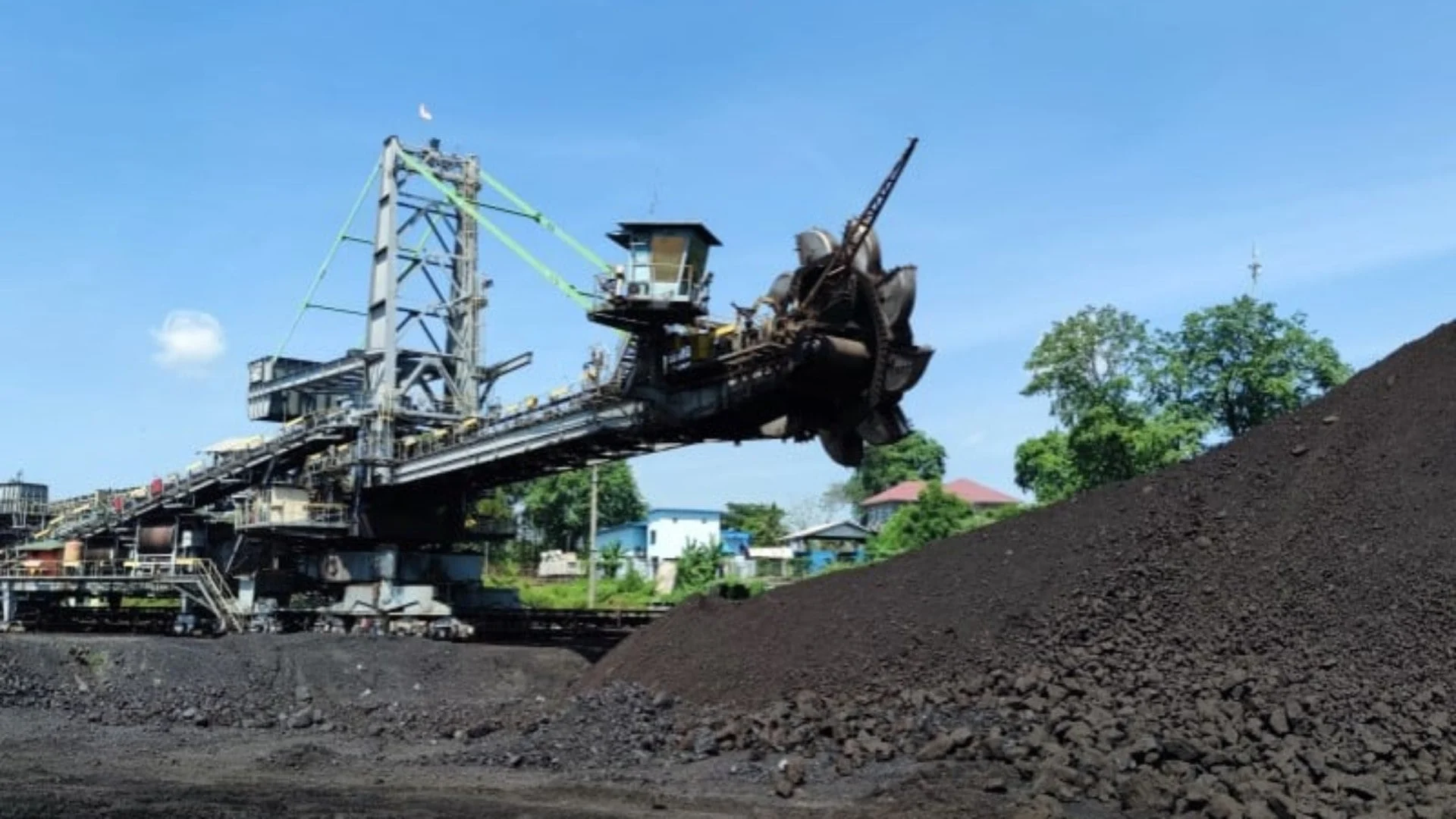 Saham PTBA Melambung: Berkah Harga Batu Bara di Tengah Tantangan Logistik