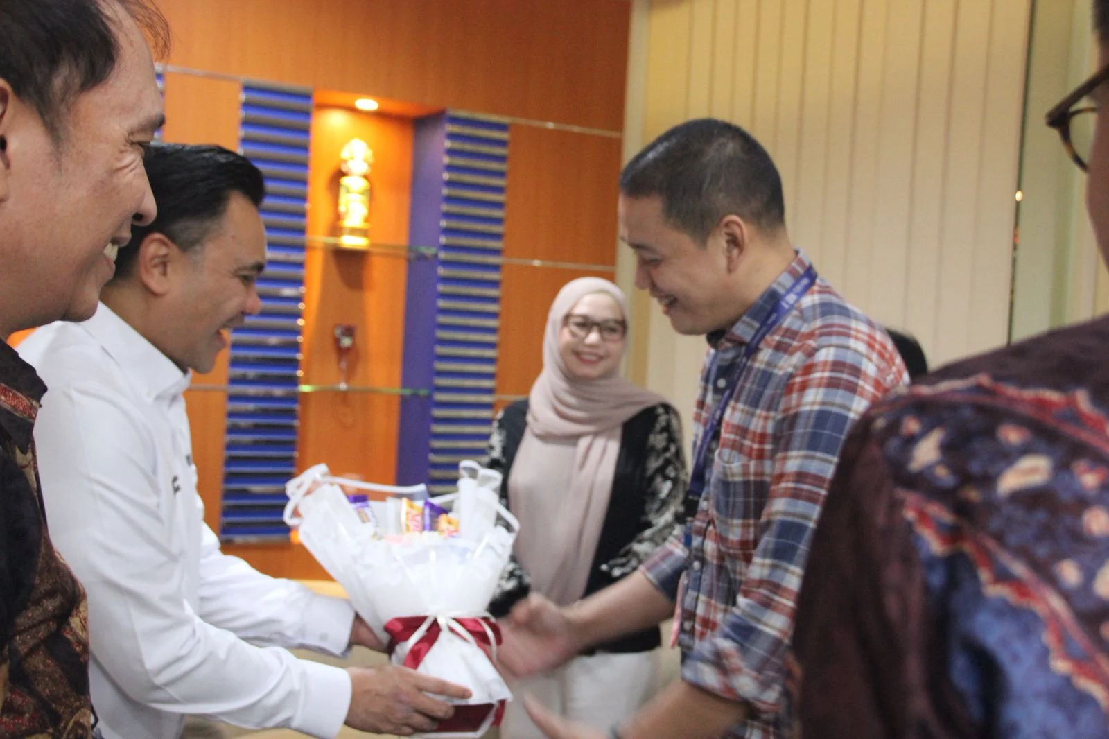 Sentuhan Manusiawi Hari Pelanggan Nasional 2026: Saat Perusahaan Berlomba Memanjakan Nasabah