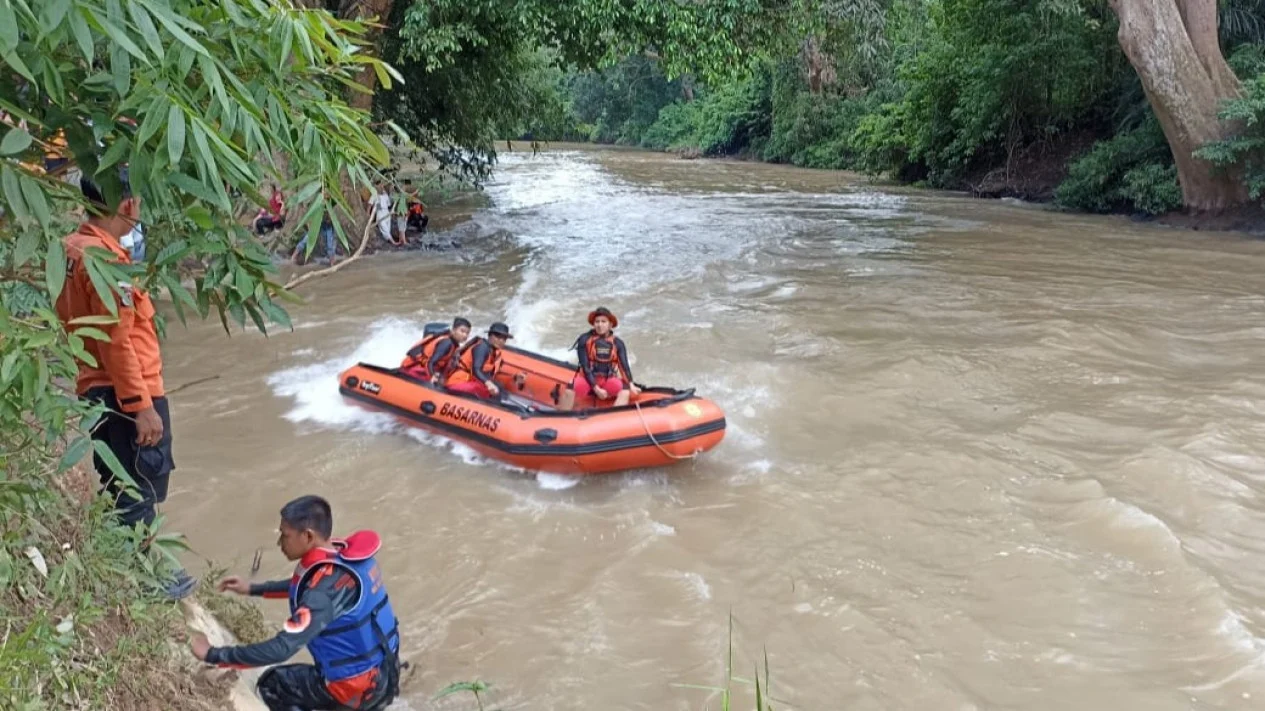 Tim SAR Gabungan Lakukan Pencarian Anak Tenggelam di Sungai Martapura