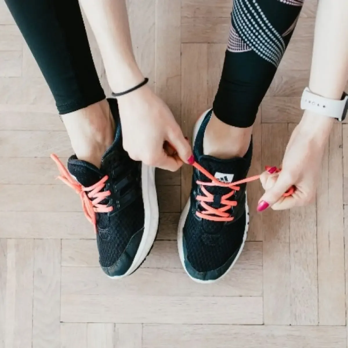 7 Cara Mengatasi Sepatu Kebesaran agar Nyaman Dipakai