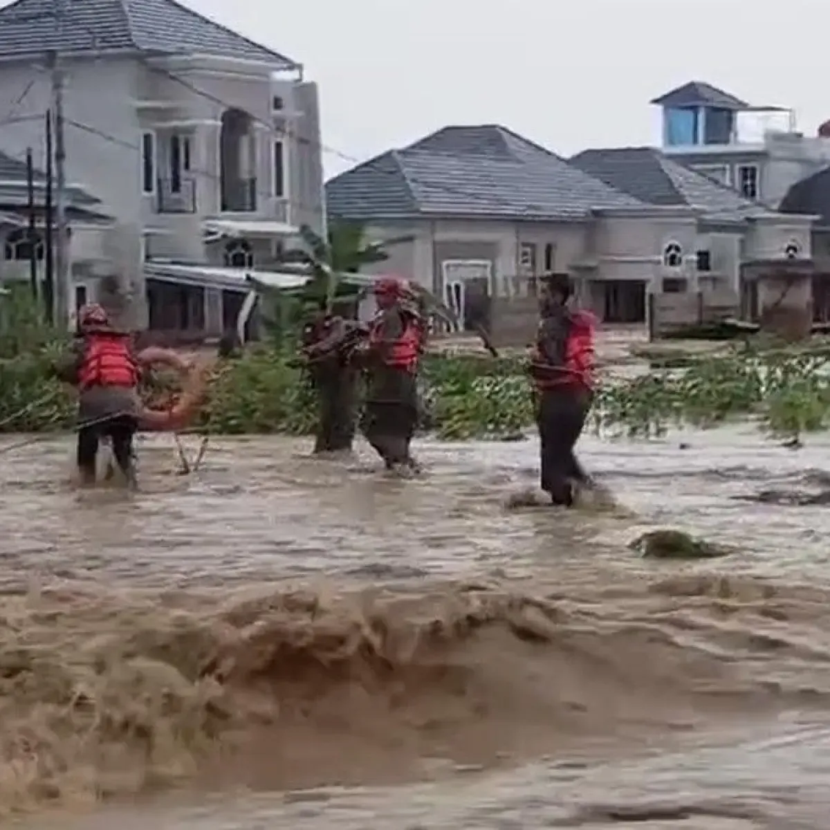 Banjir Rendam Dua Kecamatan di Padang, BPBD Evakuasi Warga