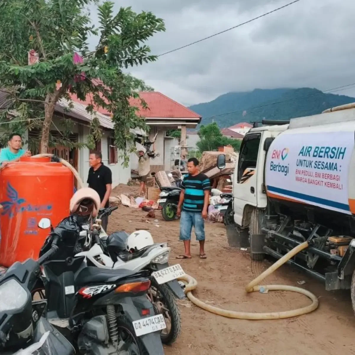BNI Salurkan Bantuan Banjir Padang Lewat Program TJSL