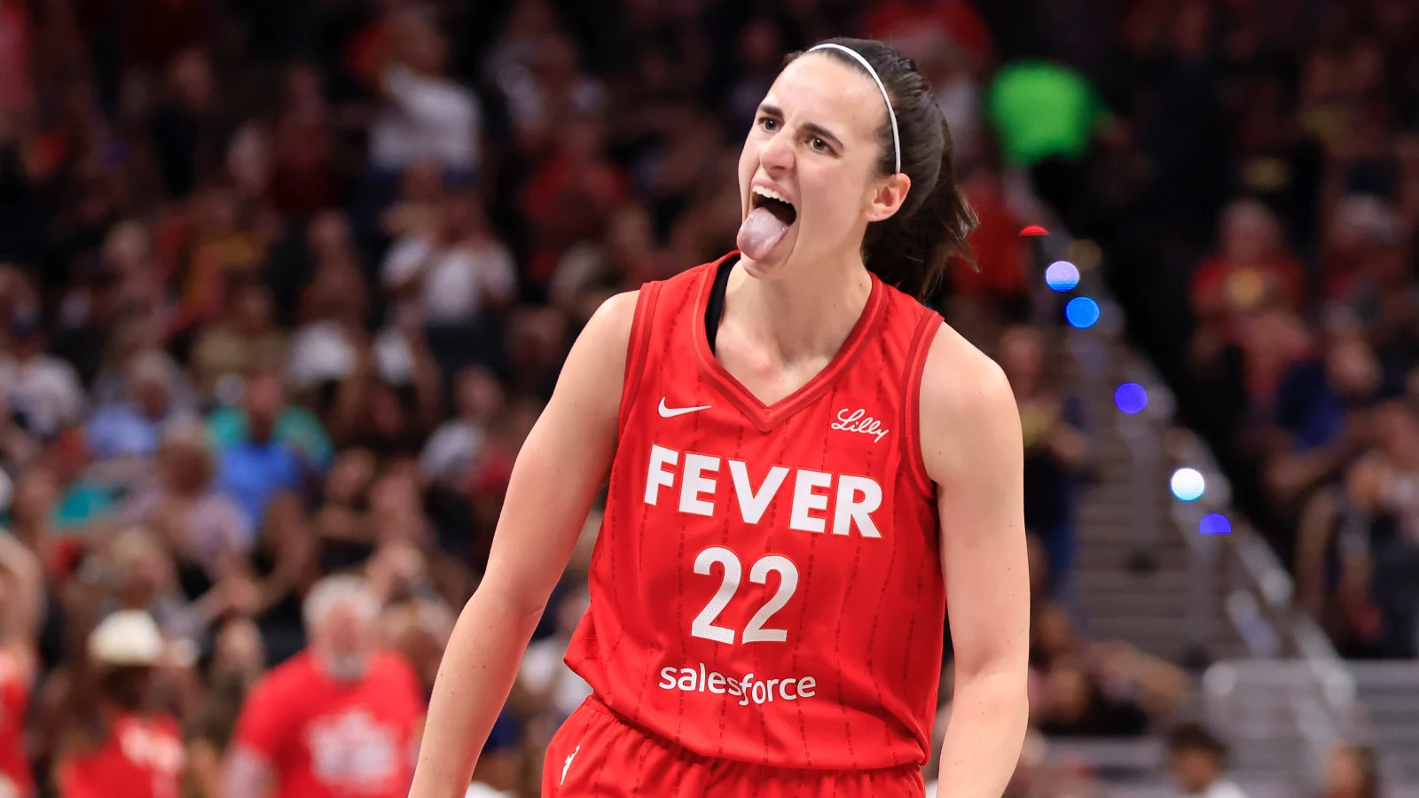 Caitlin Clark Muntah di Halftime, Liberty Cetak Sejarah di Playoff WNBA 2026