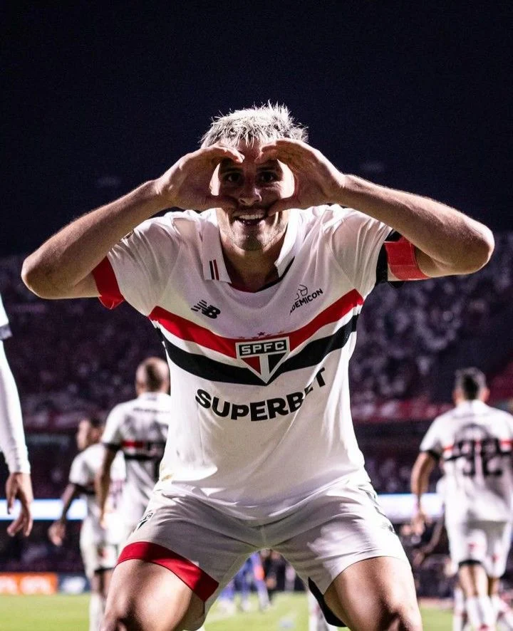 Calleri Bersinar, São Paulo Tekuk Vitória 2-1 dan Akhiri Tren Buruk di Brasileirão