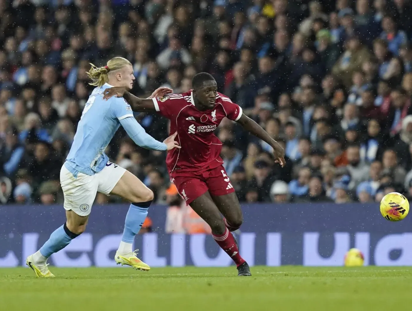 Enzo Fernández Pimpin Manchester City Hajar Liverpool 3-0 di Anfield, Rebutan Bola dengan Mac Allister Jadi Sorotan