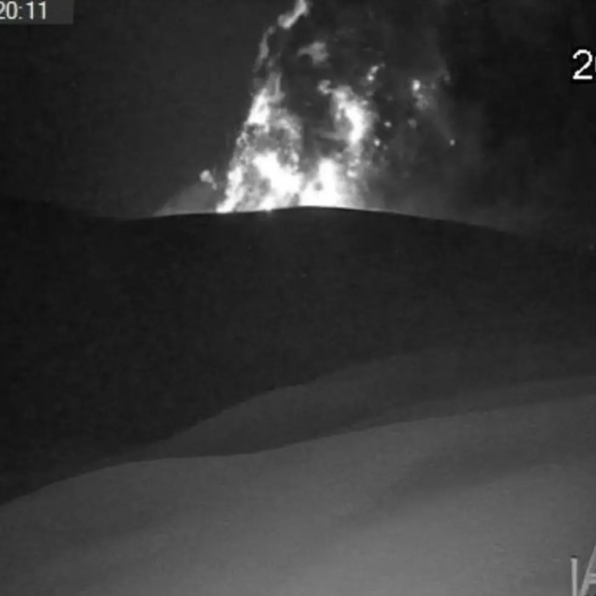 Gunung Anak Krakatau Erupsi Malam Ini, Status Waspada Diperketat