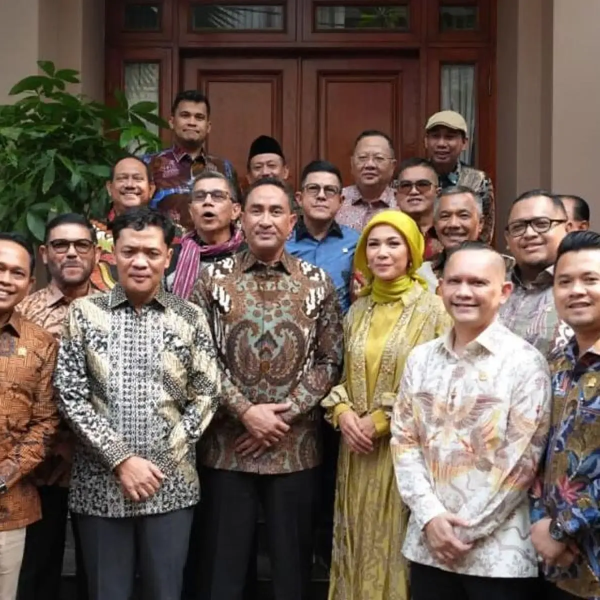 Komisi III DPR Sambangi Kediaman Kapolri Jenderal Suyudi Ario Seto dalam Kunjungan Silaturahmi