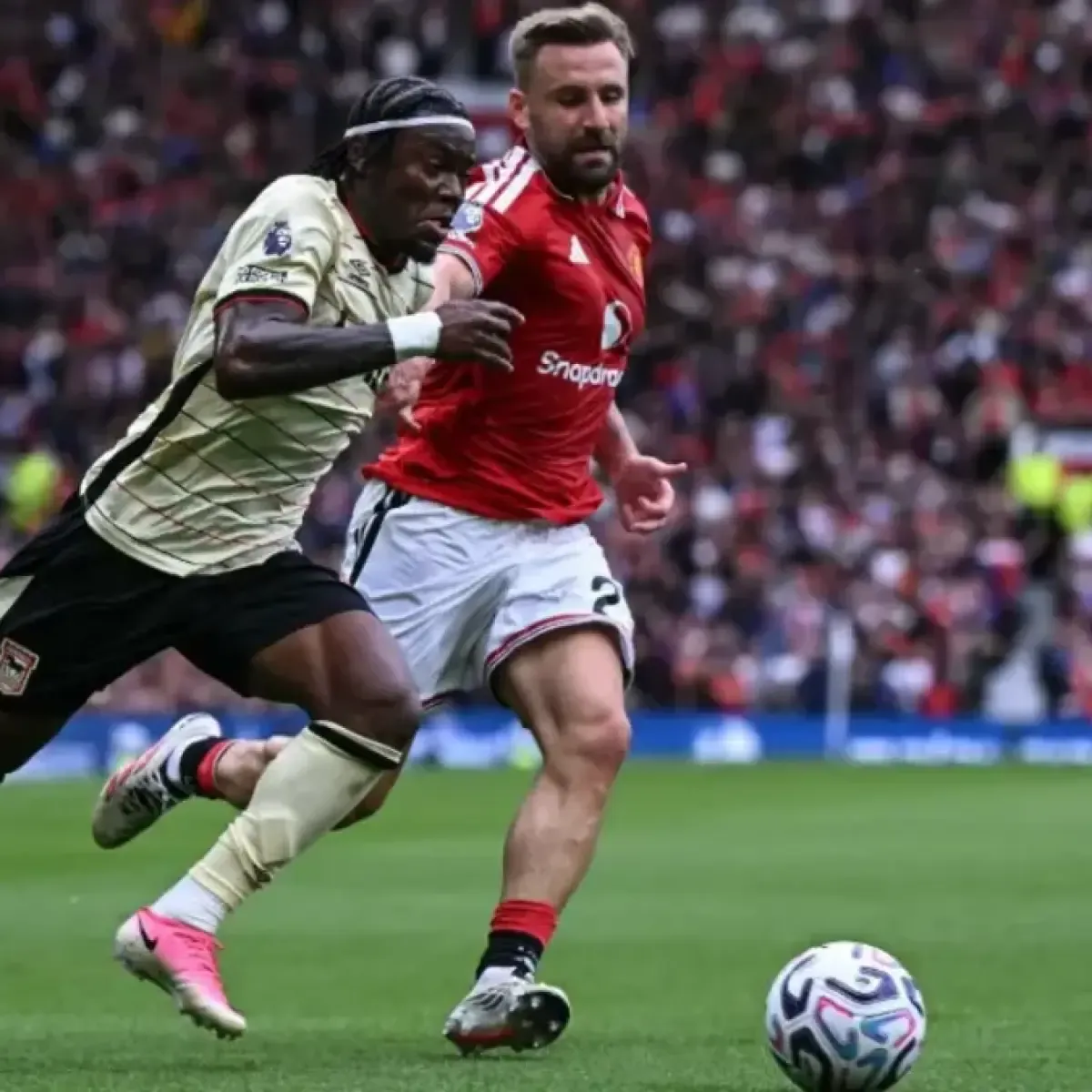 Manchester United Pantau Kondisi Mainoo dan Shaw Jelang Atletico