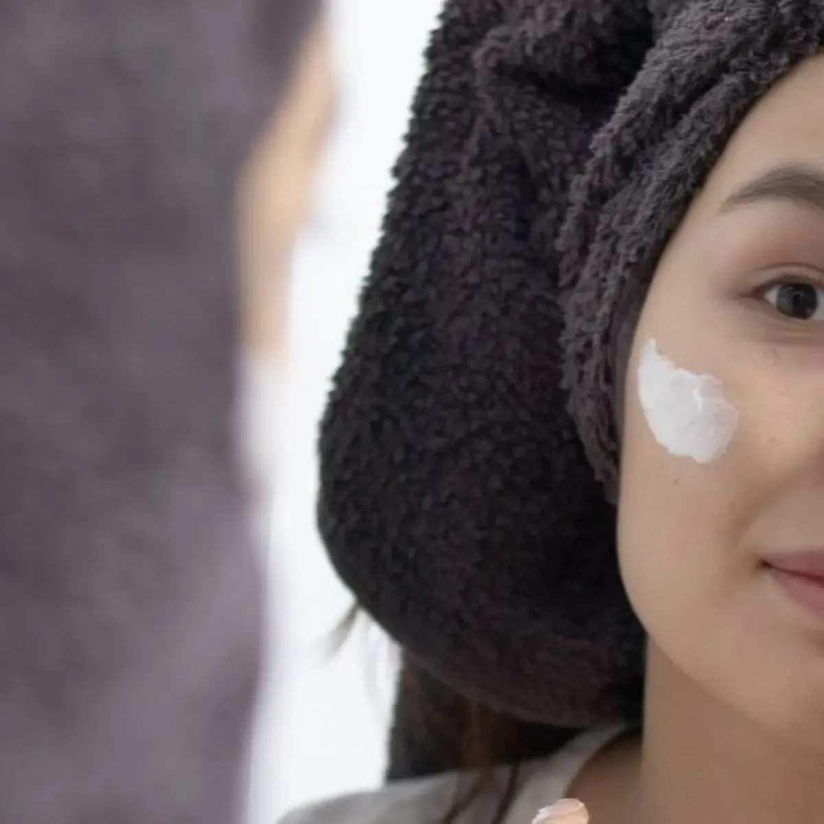 Memilih 6 Moisturizer Sesuai Kulit Kering dan Kusam