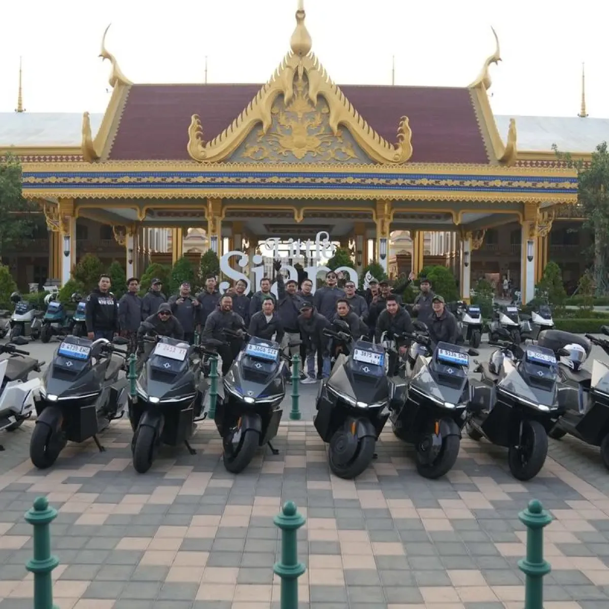 Omoway Gelar City Ride Perdana Light Up Indonesia di Jakarta