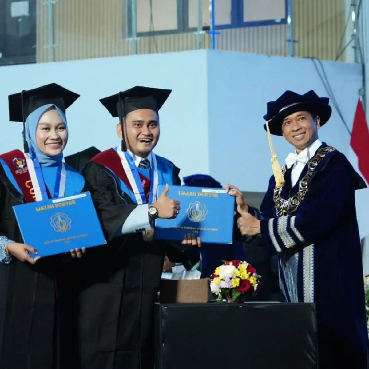 Pasangan Dosen Andika dan Rossa Raih Gelar Doktor di ITS
