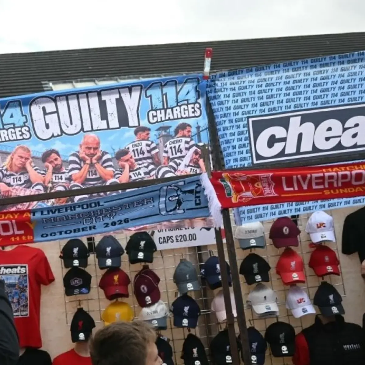 Pedagang Liverpool Jual Sindiran Manchester City di Anfield