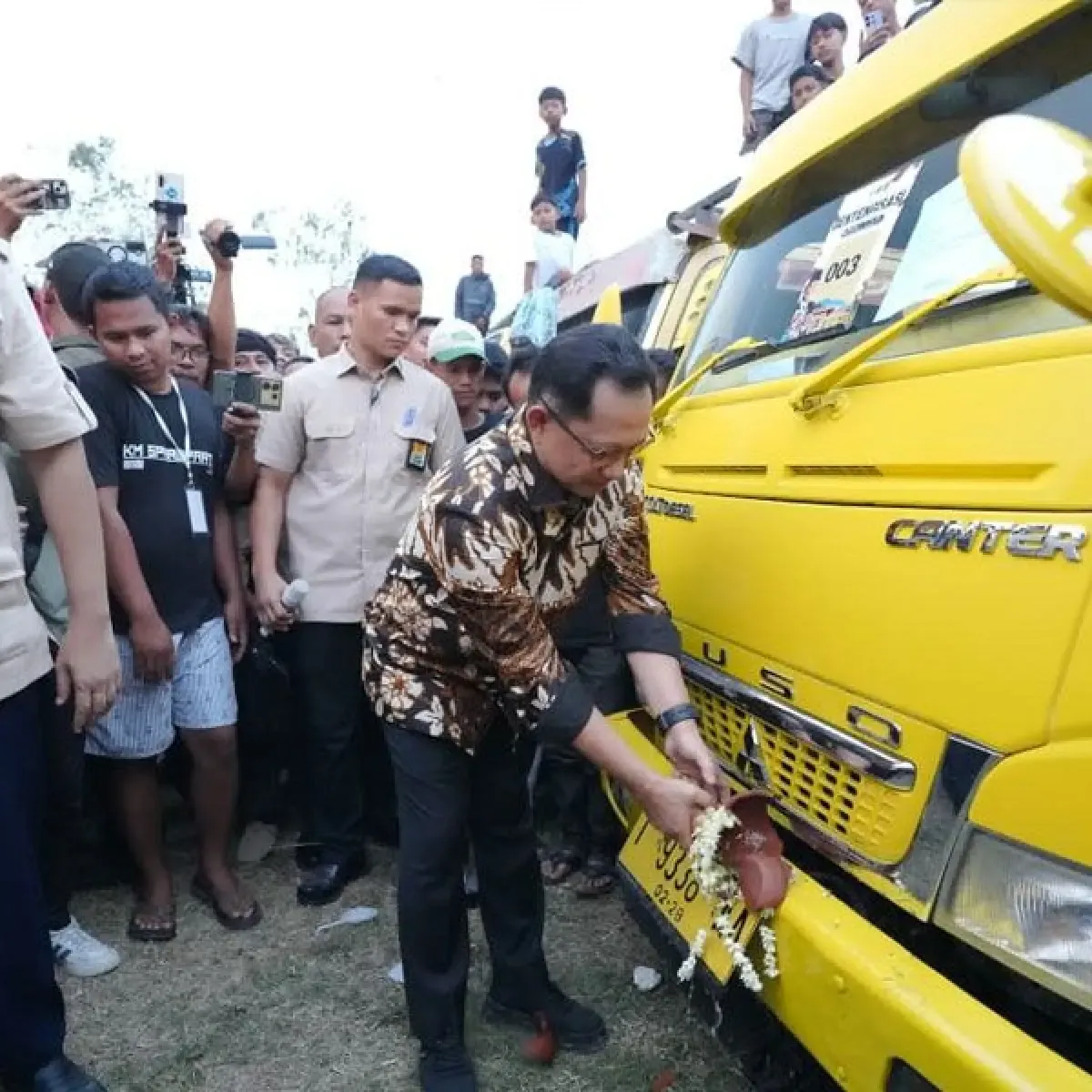 Pemerintah Lepas 125 Truk Genteng Dukung Program Rumah Swadaya