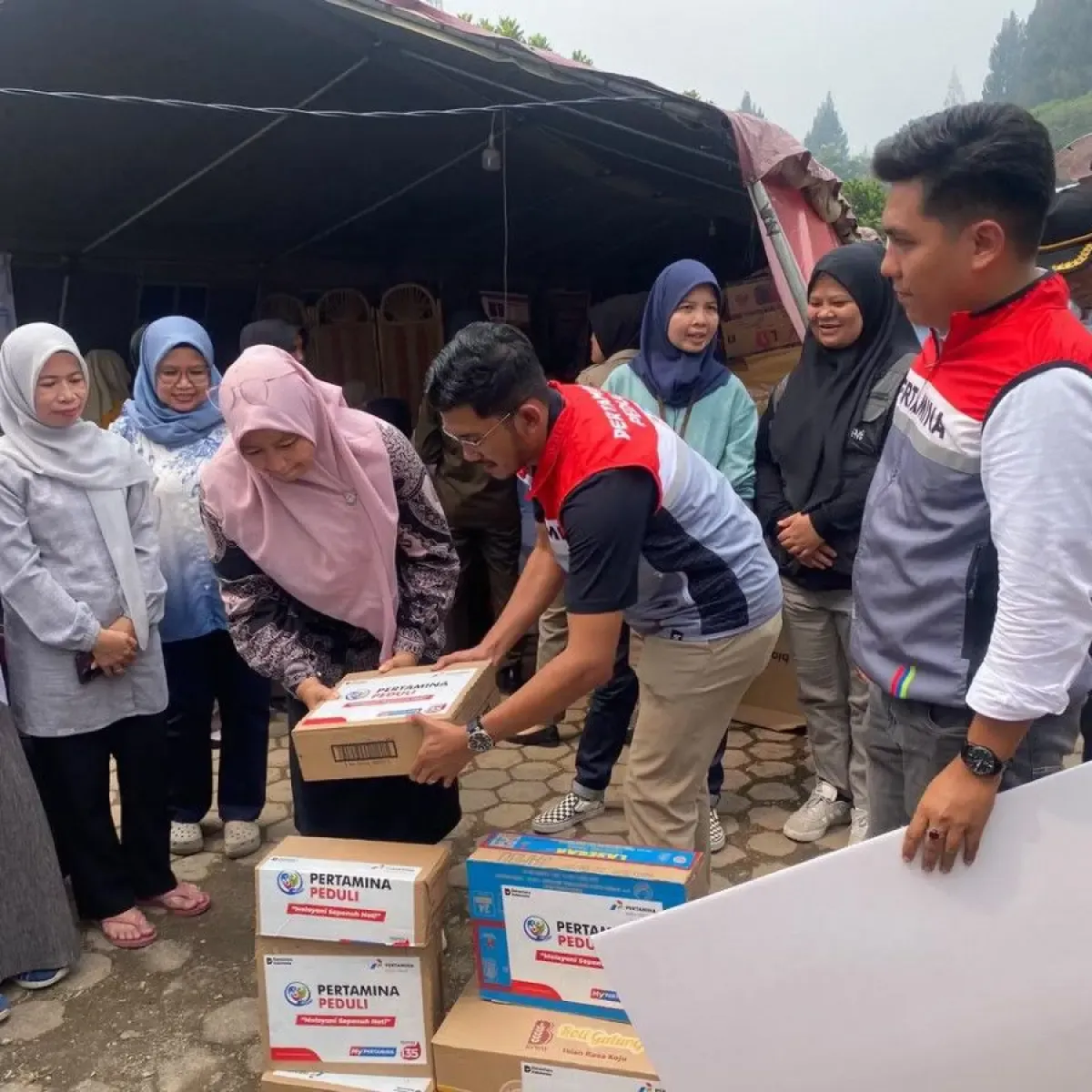 Pertamina Patra Niaga Salurkan Bantuan Pasca Bencana Galodo Solok
