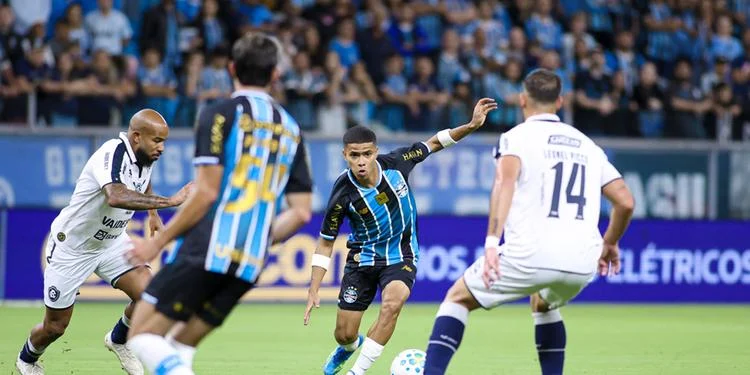 Remo vs Grêmio Berakhir Dramatis: Pênalti Tak Diberikan, Renato Kritik Tajam, dan David Braga Cetak Sejarah