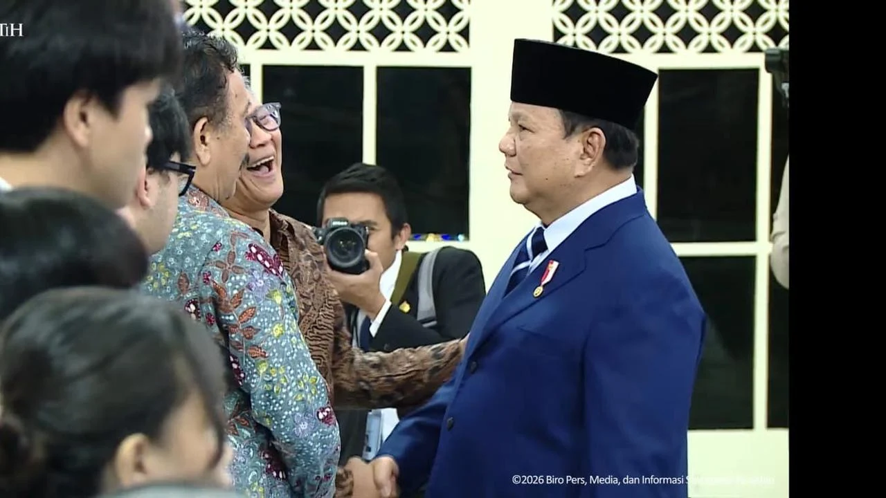 Rocky Gerung Usulkan Gibran Mundur untuk Lindungi Prabowo