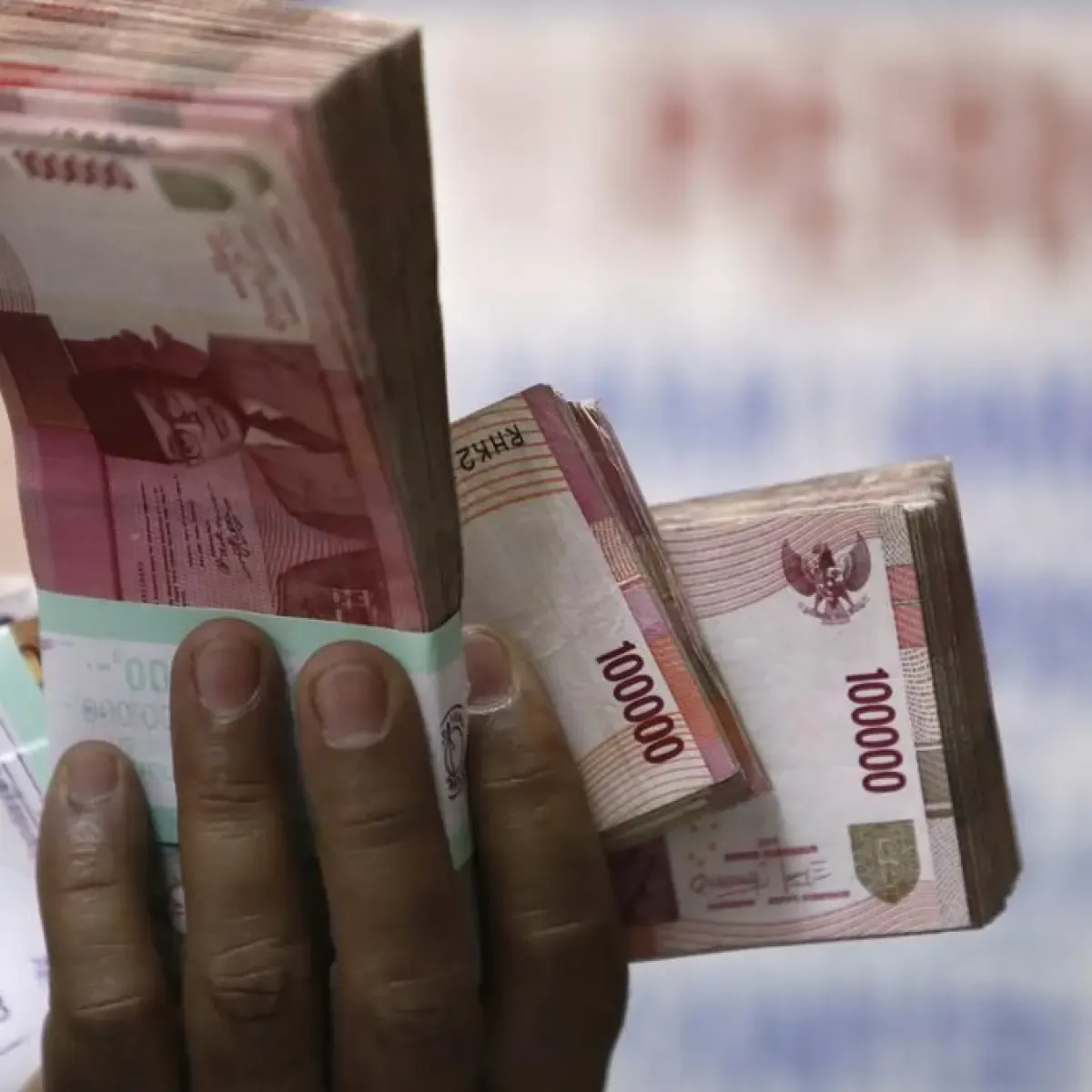 Rupiah Menguat ke Rp 17.866 Jelang Risalah FOMC, Analis Sebut Penguatan Masih Terbatas